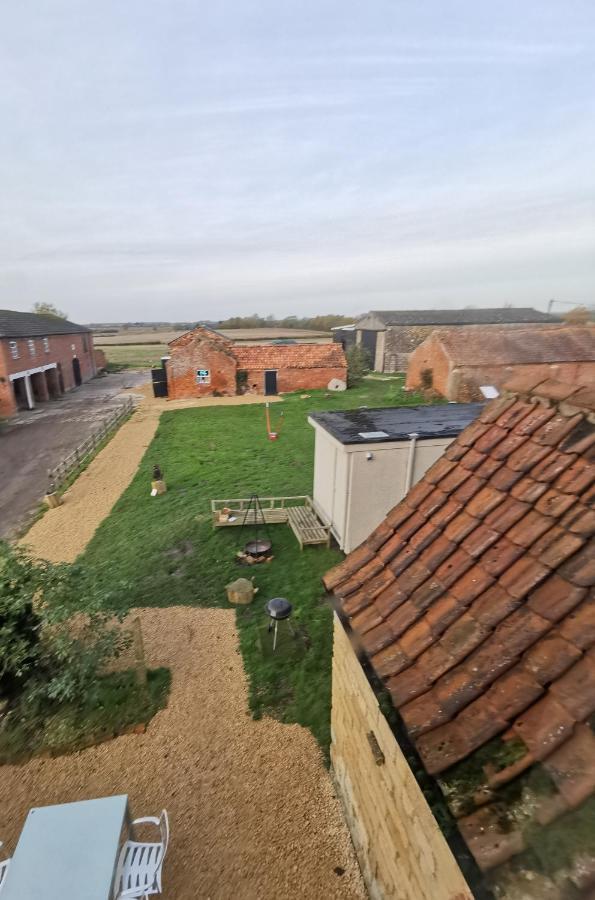 Lincoln Big Green Dome, Hot Tub, Projector, Firepit Washingborough Exteriör bild
